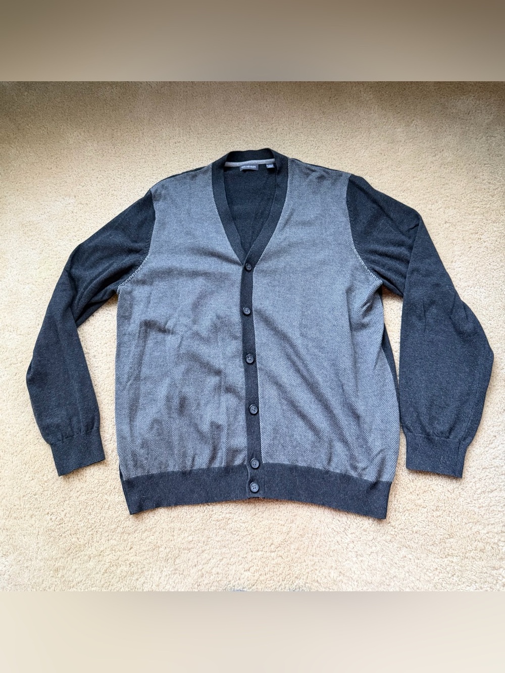 Van Heusen Men’s Gray V-neck Cardigan - Size XL - EUC - Cotton & Acrylic
